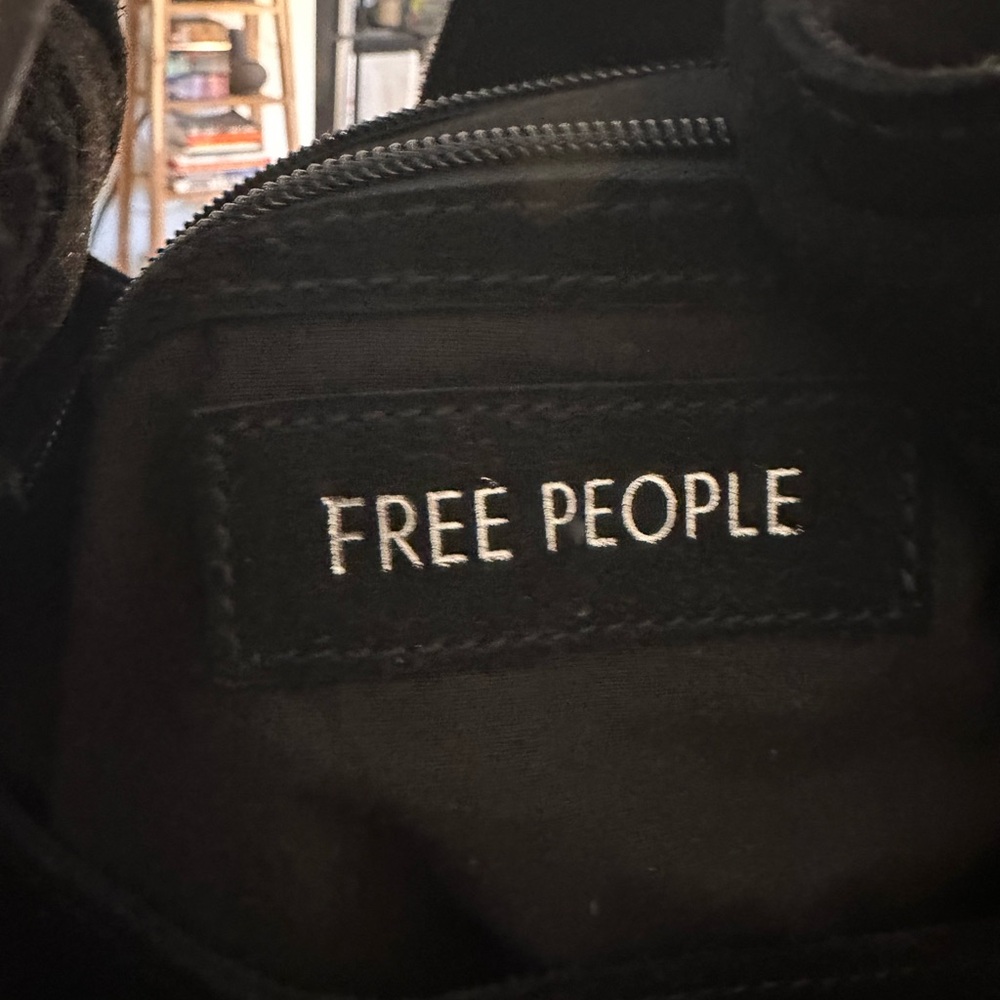 NWOT Bobbi Slouch Suede Tote Free People - Picture 4 of 5